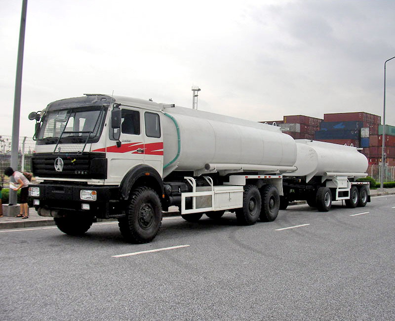 Beiben 6 * 6 lecteur 2534K carburant camions-citernes sont exportation au client du CONGO