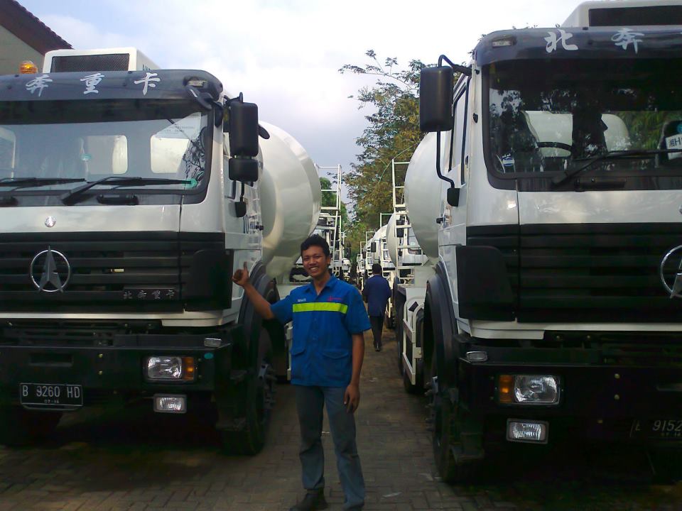 Indonésie client commander 25 beiben 2534 RHD bétonnière camion et camion à benne basculante