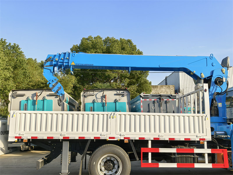 Beiben cargo truck mounted 5-ton crane