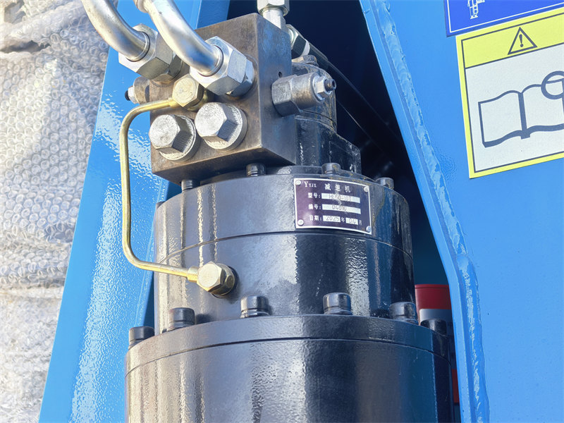 Beiben truck mounted 5-ton crane