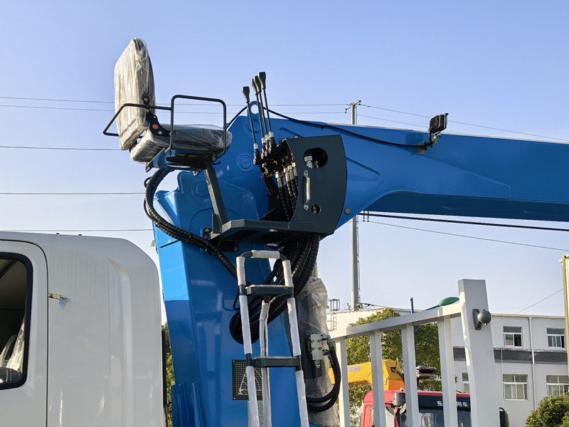Beiben cargo truck mounted 5-ton crane