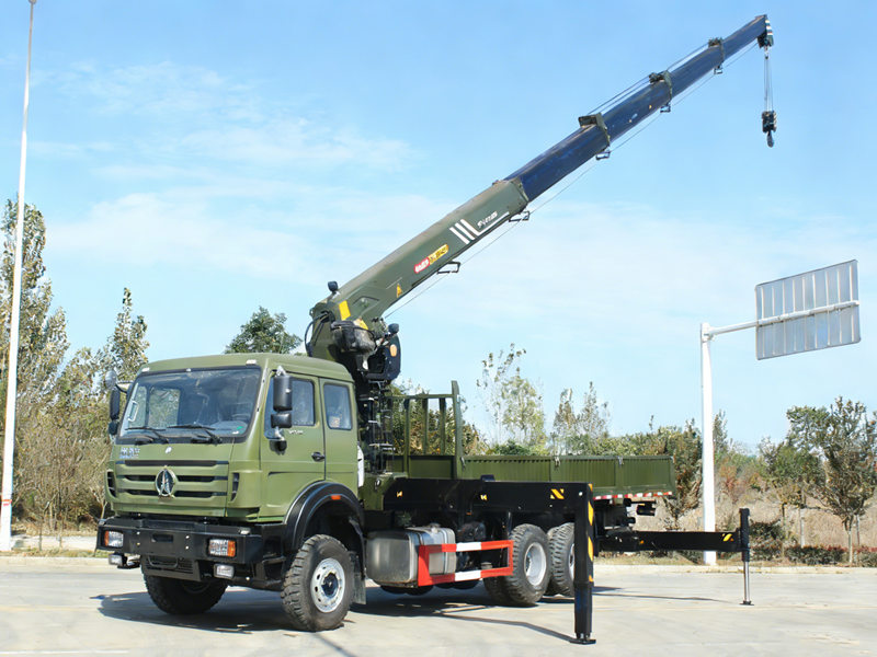 Beiben 2642 telescopic boom crane truck