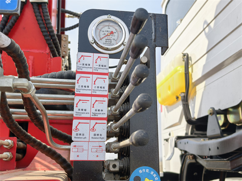 Beiben 6×6 truck mounted knuckle crane