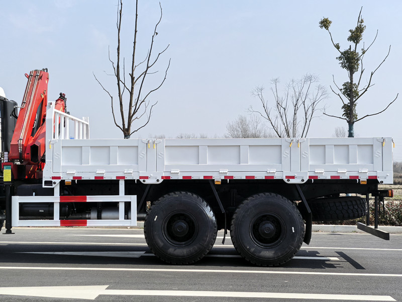 Beiben 6×6 lorry mounted knuckle crane