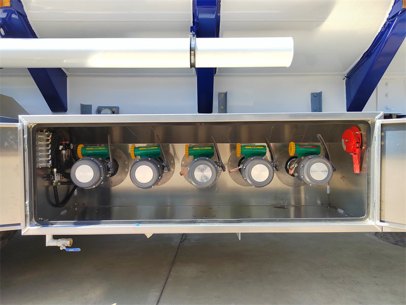 Tri-axle 50CBM tanker semi-trailer