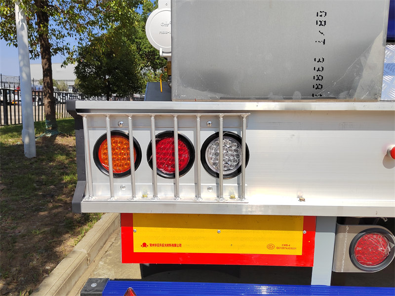 Tri-axle 50CBM oil tanker semi-trailer