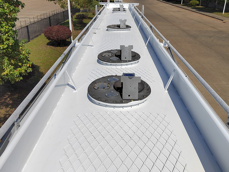 Tri-axle 50CBM oil tanker semi-trailer