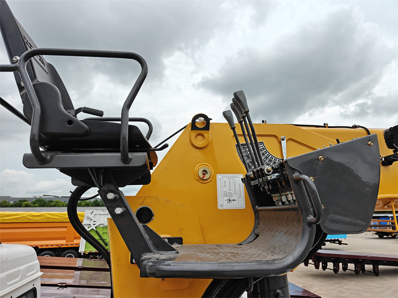Beiben 2638 heavy truck with crane
