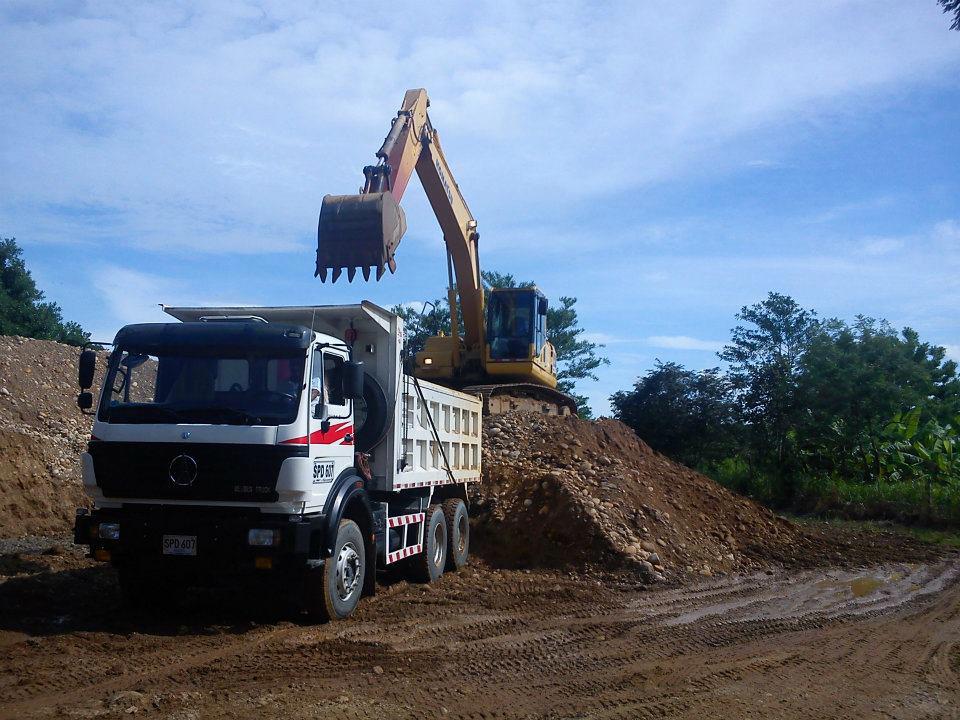 Un client d'Asie du Sud passe une commande de camions bennes à moteur Beiben de 340 CV