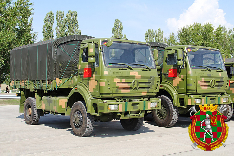 Salon des camions lourds Beiben aux Jeux militaires 2015 en Russie