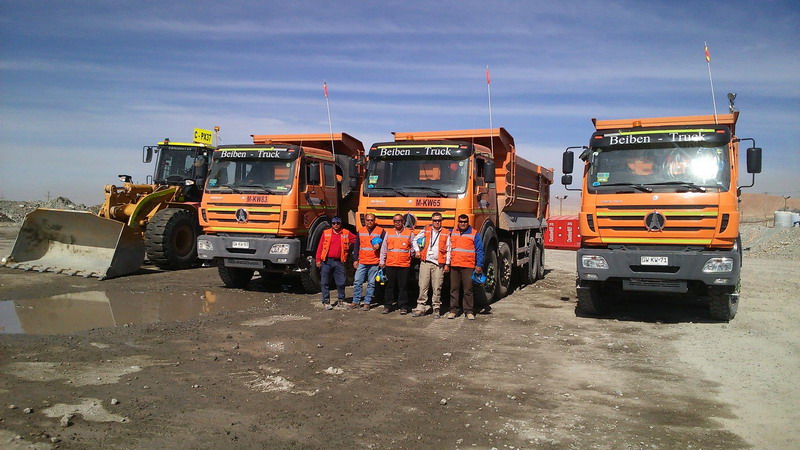 Beiben 12 camions à benne basculante à roues 60 T de type robuste pour le chantier de travail minier du client