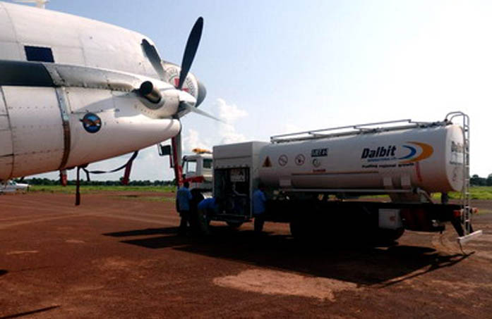 Camions-citernes de ravitaillement de l'aéroport de Beiben pour un client du Congo