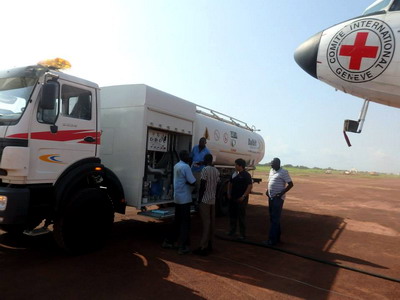 Les camions-citernes de carburant de l'aéroport Beiben 2534 sont enfin reçus par un client congolais.