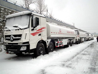 8 unités beiben V3 12 wheeler carburant pétrolier camion exportation vers des pays Asie middel